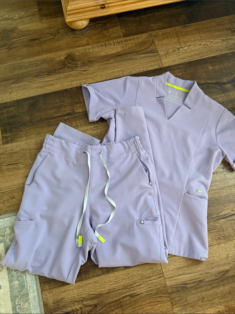 Figs Lavender Women's Scrub Top & pants Set medium